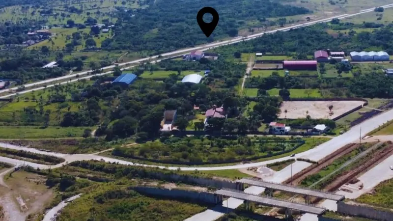 6-hectare lot for sale on Av. G77, Warnes: foto 1 de 2