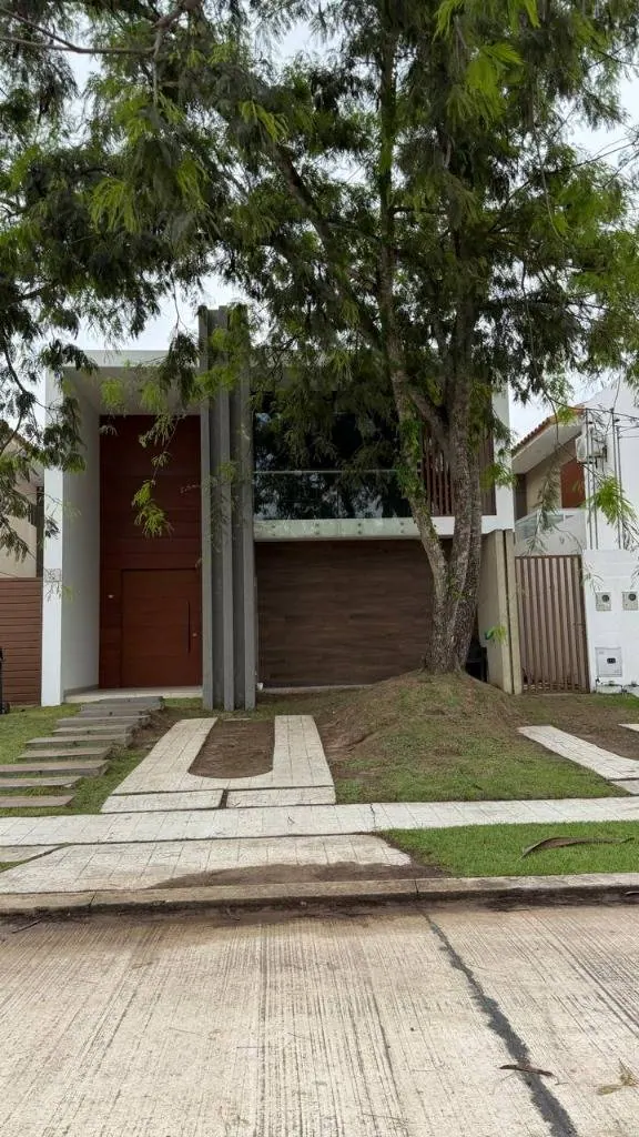 Casa de 3 dormitorios en alquiler en condominio Bosques de la Colina